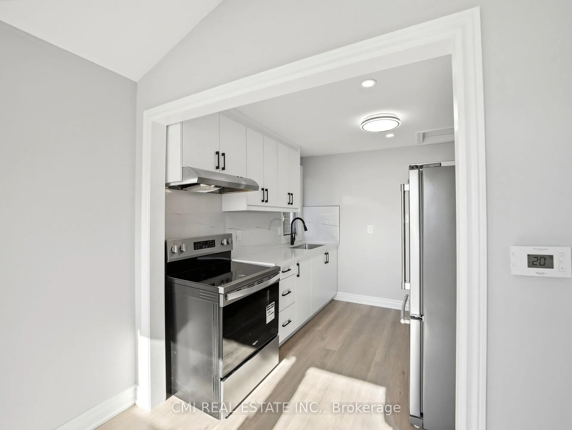 Photo 10 of 86 Adair Avenue S, Hamilton, Glenview — HOMEH