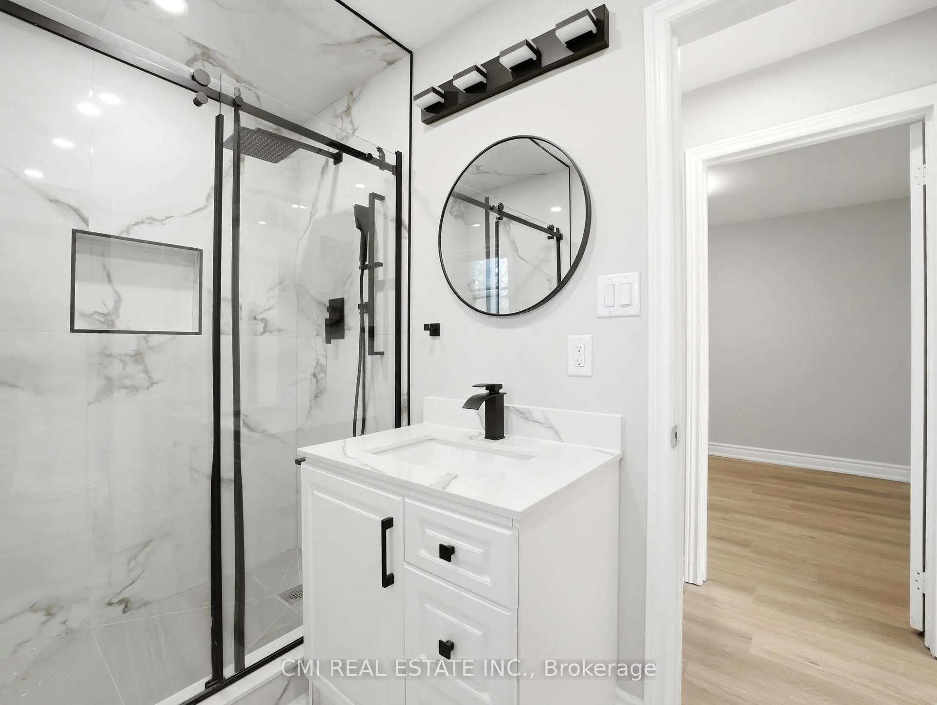 Photo 13 of 86 Adair Avenue S, Hamilton, Glenview — HOMEH