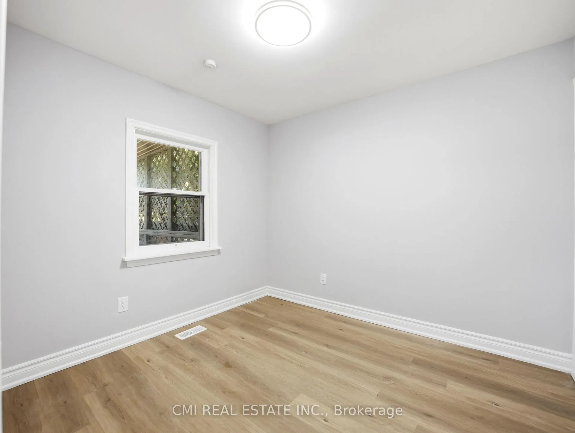 Photo 17 of 86 Adair Avenue S, Hamilton, Glenview — HOMEH