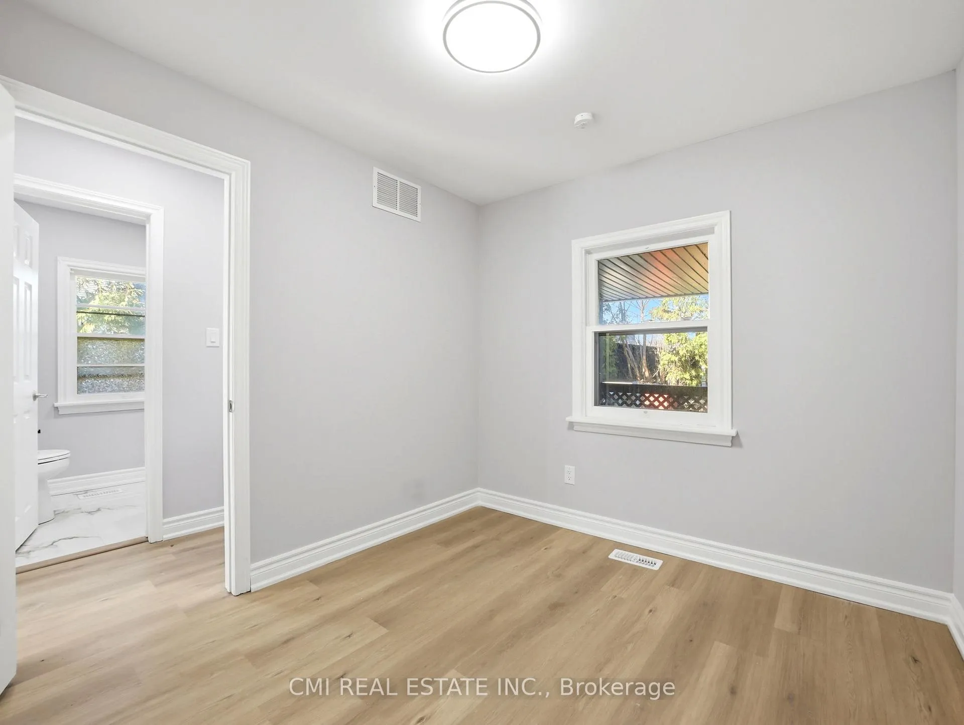 Photo 19 of 86 Adair Avenue S, Hamilton, Glenview — HOMEH