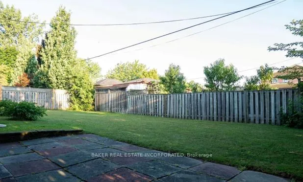 Photo 3 of 156 Cocksfield Avenue, North York, Bathurst Manor — HOMEH