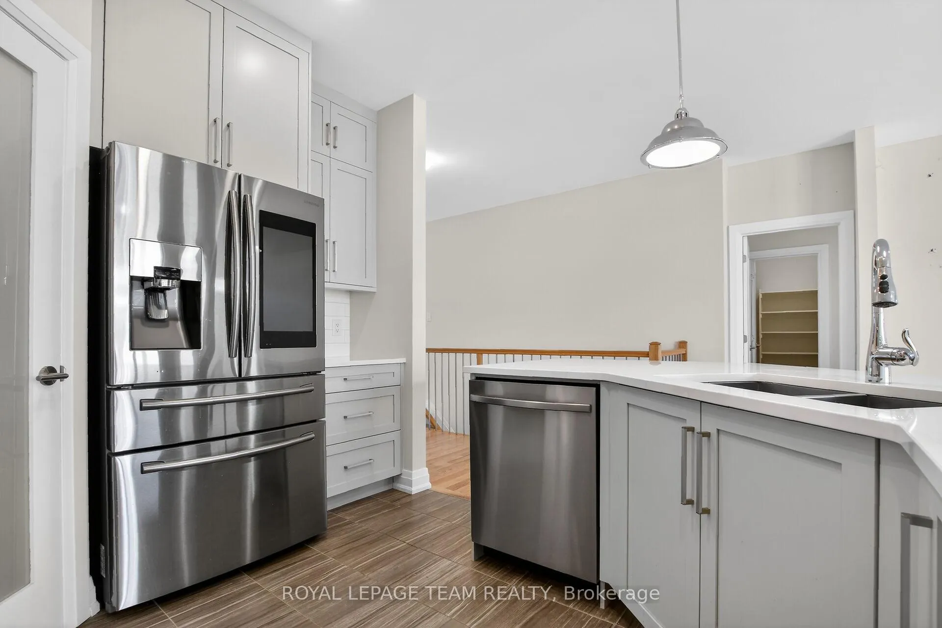 Photo 5 of 884 Artemis Circle, Ottawa, Manotick South to Roger Stevens — HOMEH