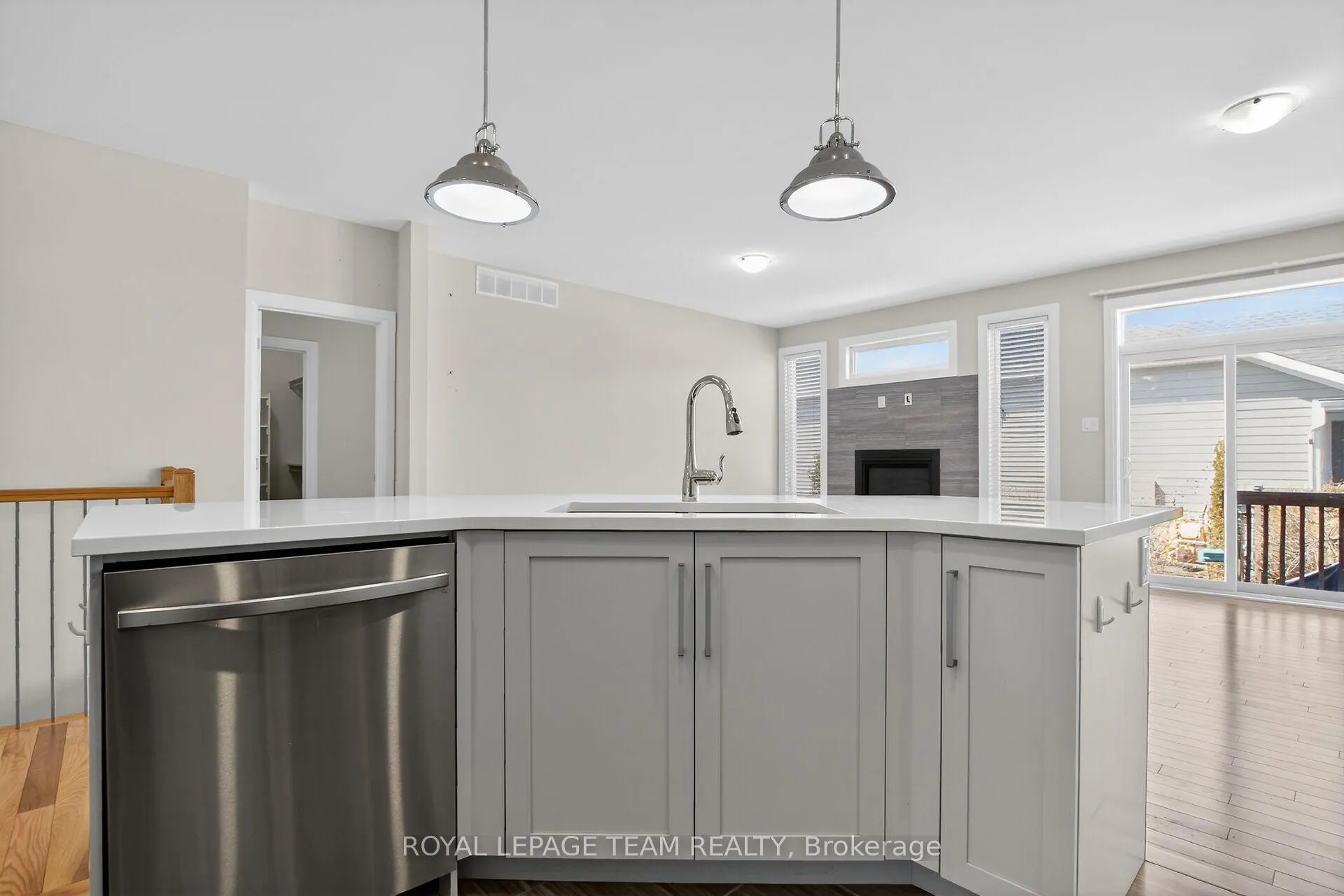 Photo 8 of 884 Artemis Circle, Ottawa, Manotick South to Roger Stevens — HOMEH
