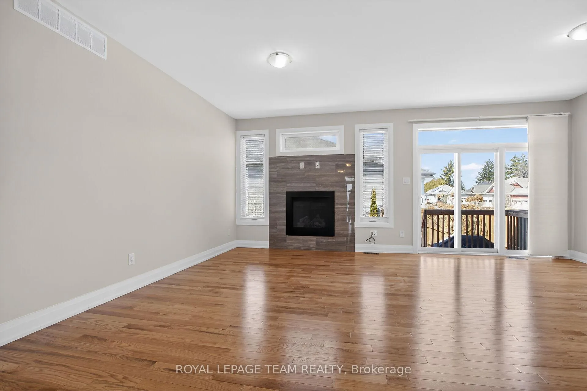 Photo 10 of 884 Artemis Circle, Ottawa, Manotick South to Roger Stevens — HOMEH