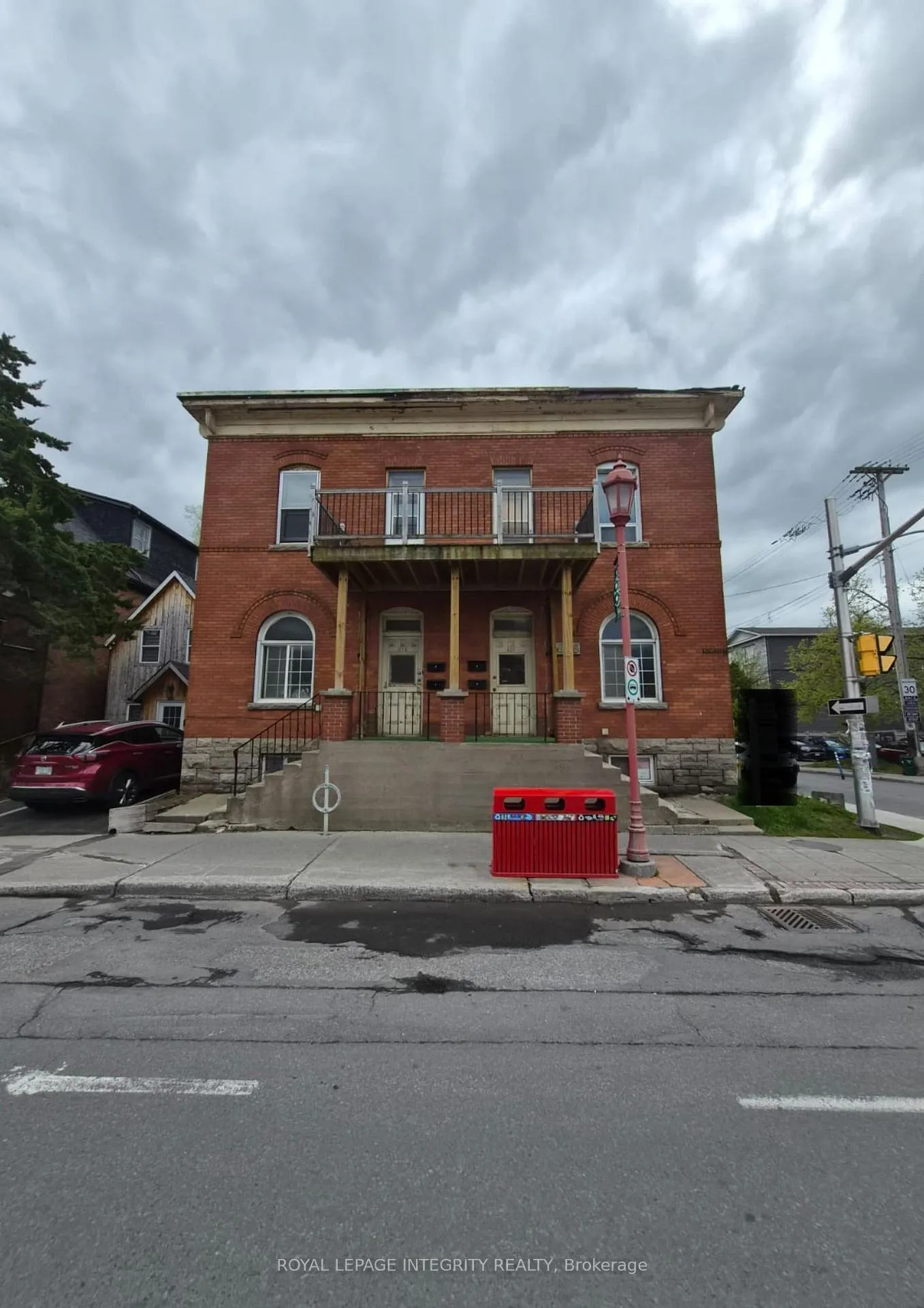 Front of 604-606 Somerset Street W