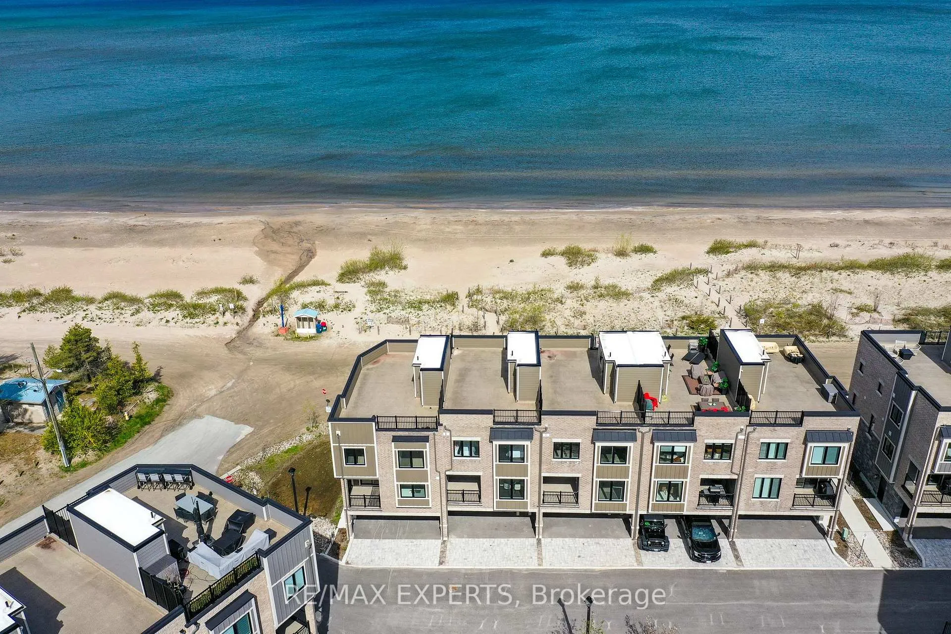 Photo 2 of 7 Julia Circle, Wasaga Beach — HOMEH