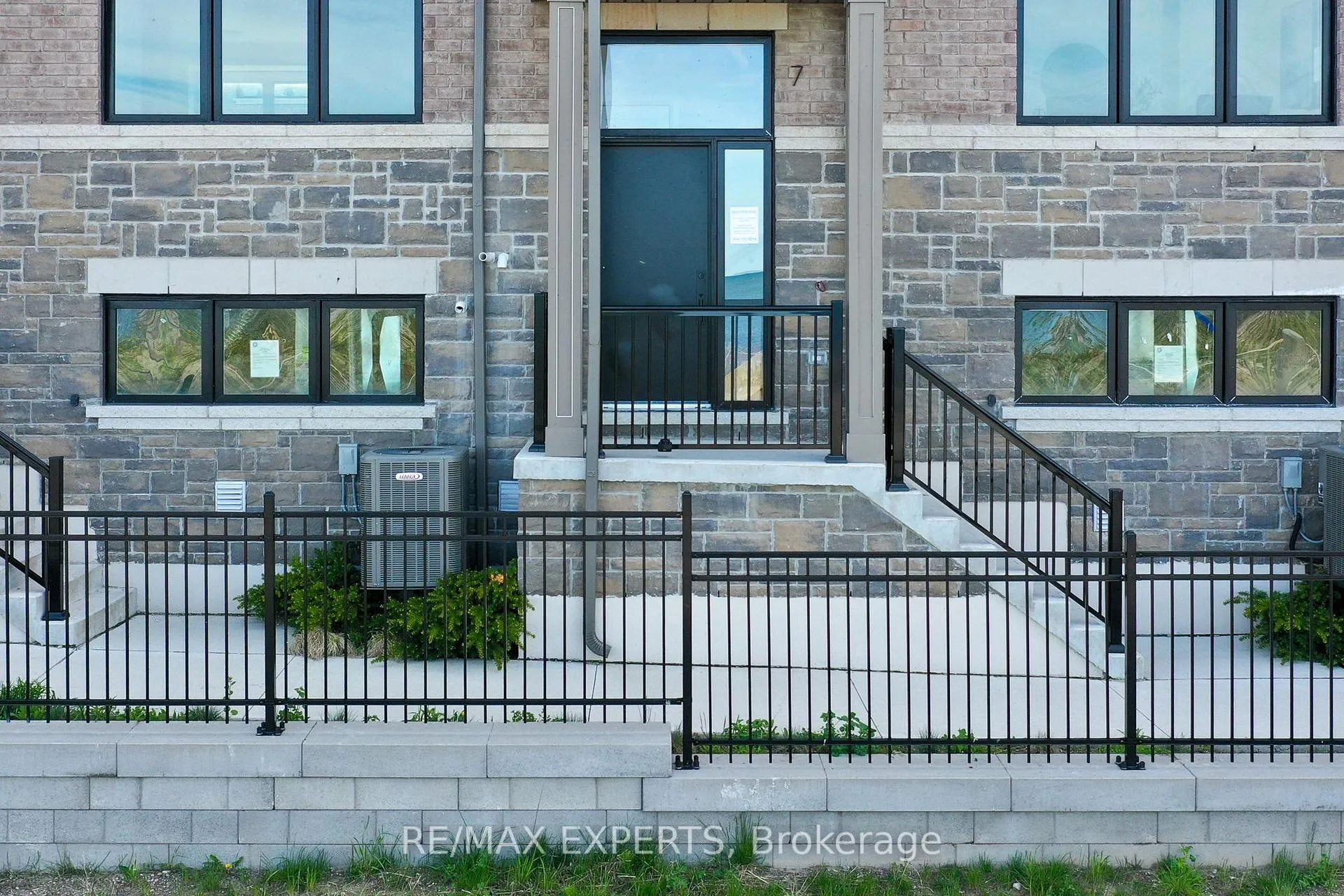 Photo 6 of 7 Julia Circle, Wasaga Beach — HOMEH