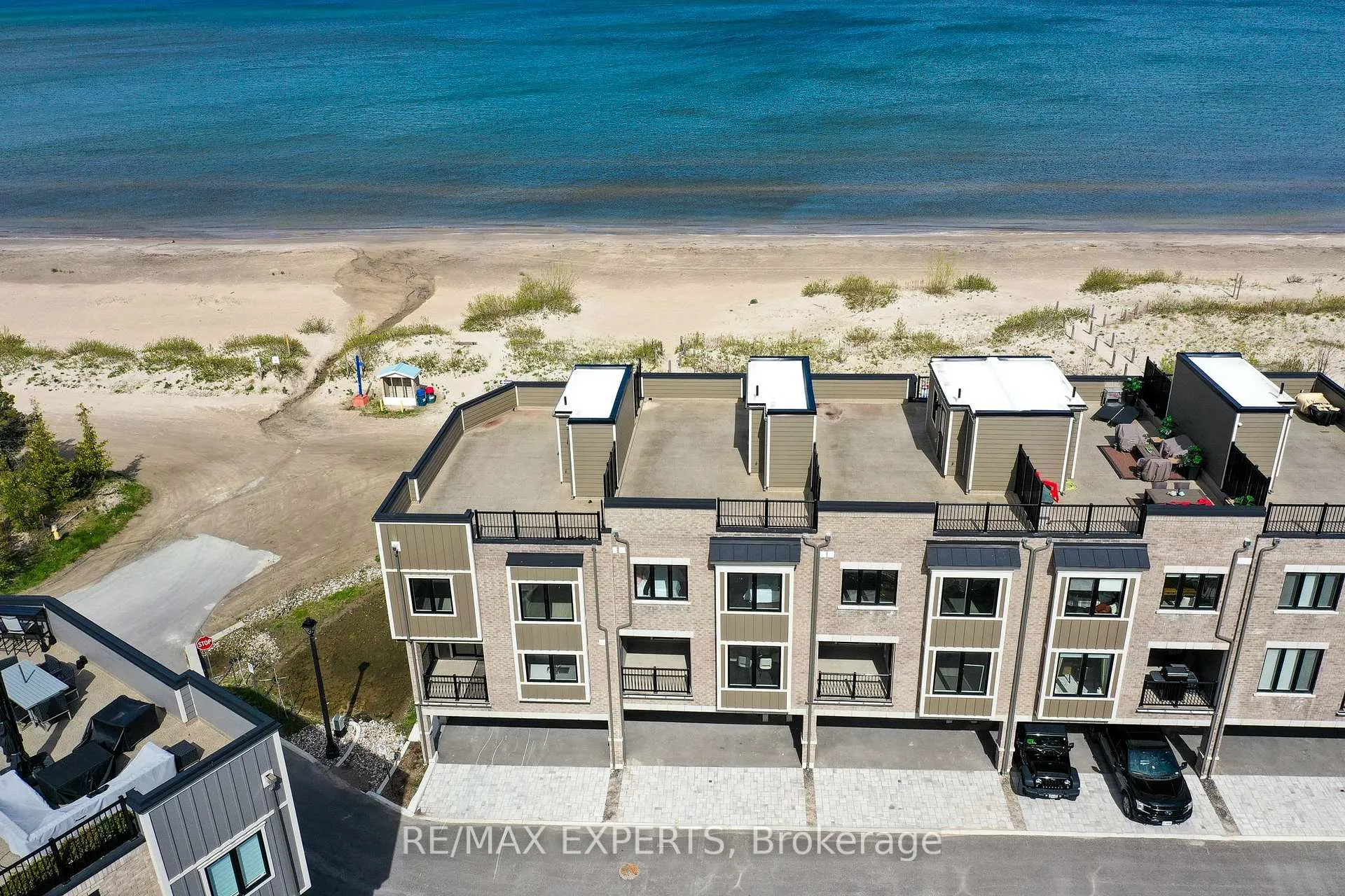 Photo 35 of 7 Julia Circle, Wasaga Beach — HOMEH