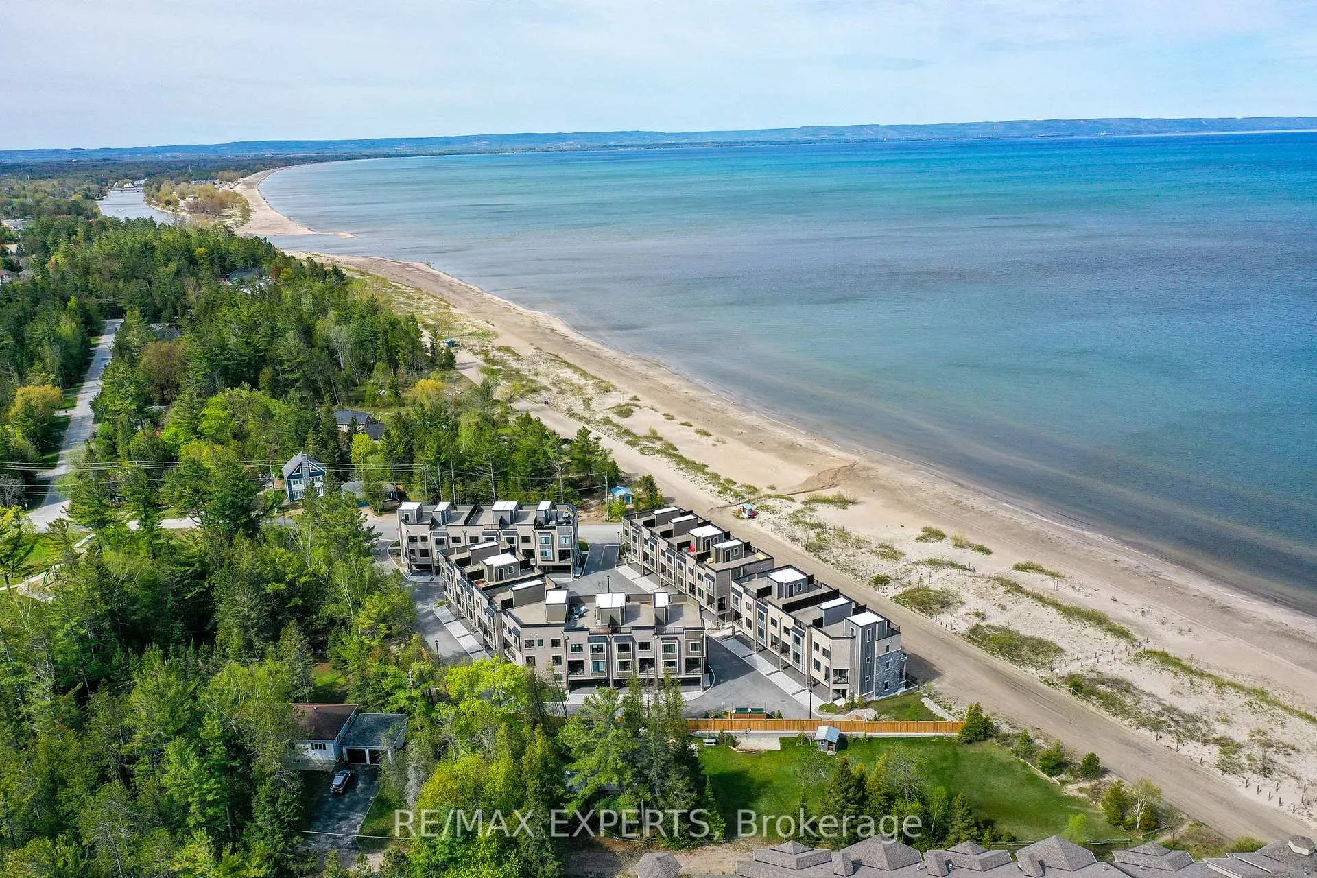 Photo 40 of 7 Julia Circle, Wasaga Beach — HOMEH