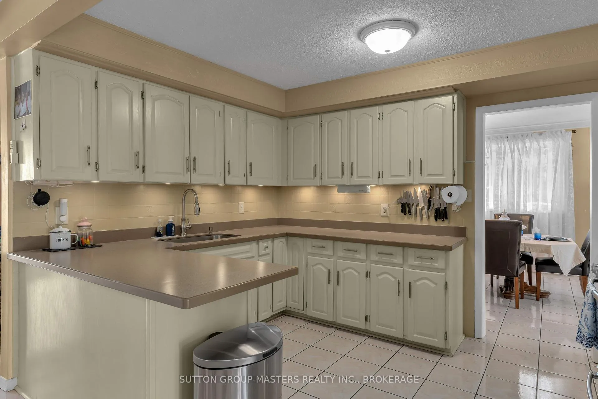 Photo 10 of 1104 Sidney Street N, Belleville, Thurlow Ward — HOMEH