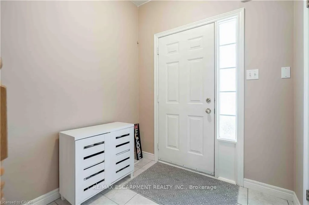 Photo 7 of Unit 26, 232 Stonehenge Drive, Hamilton, Meadowlands — HOMEH