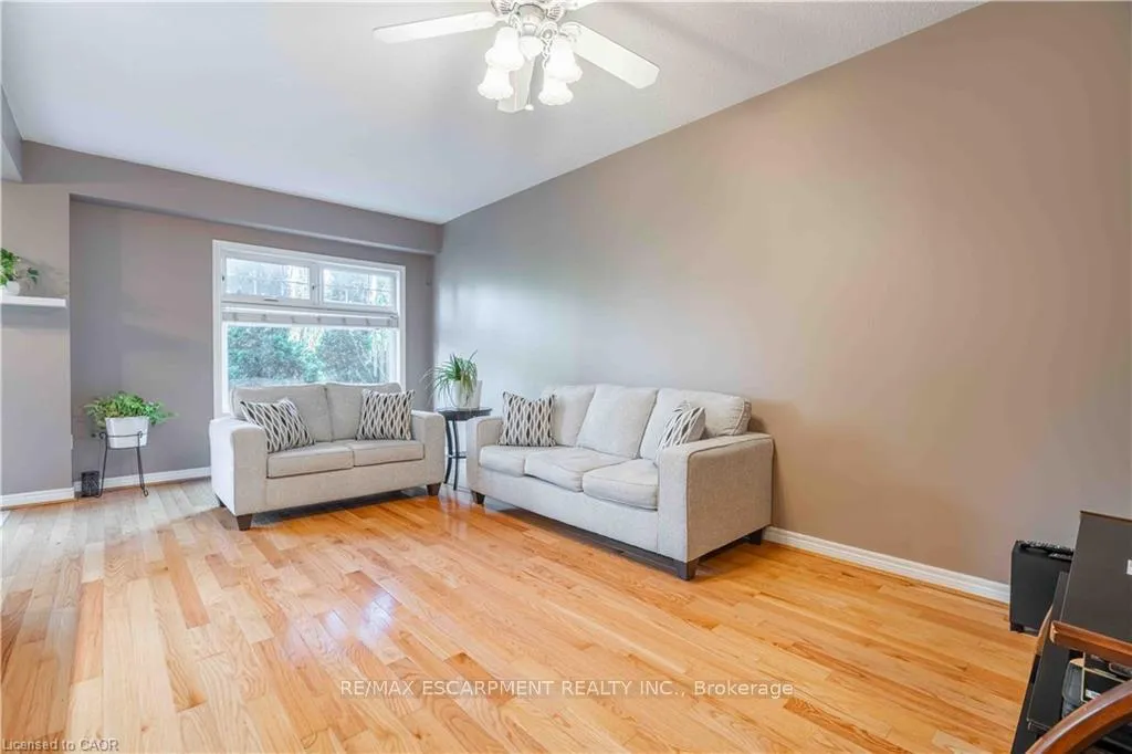 Photo 9 of Unit 26, 232 Stonehenge Drive, Hamilton, Meadowlands — HOMEH