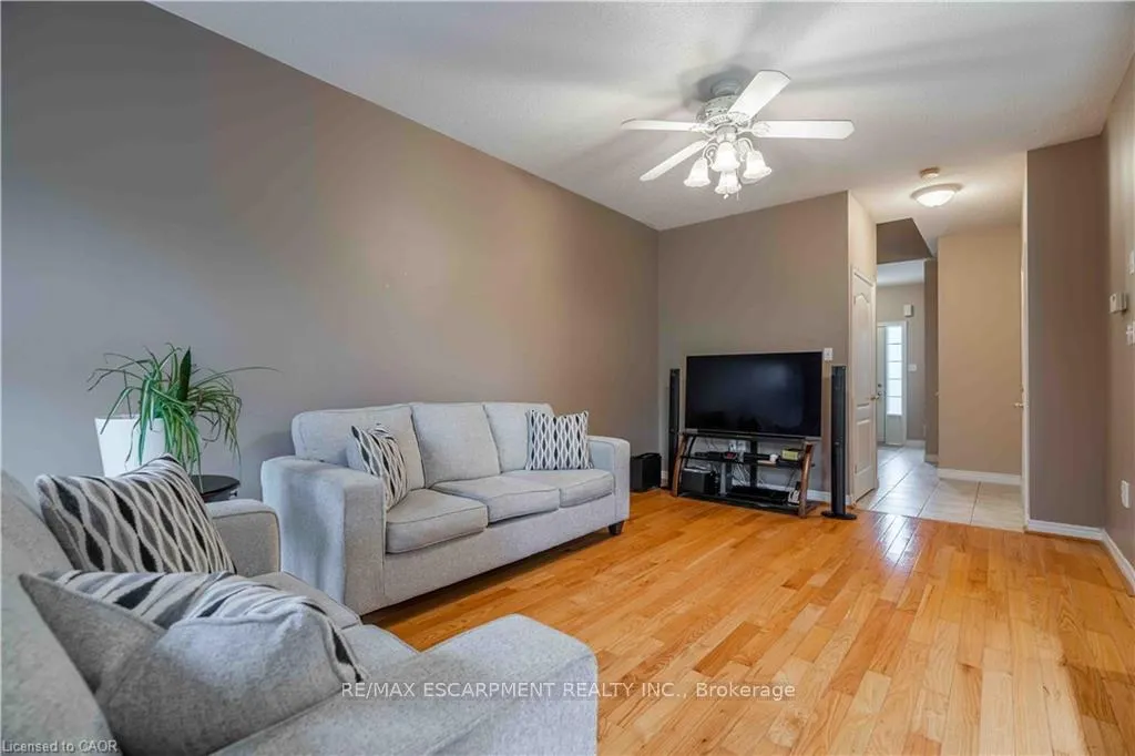 Photo 10 of Unit 26, 232 Stonehenge Drive, Hamilton, Meadowlands — HOMEH