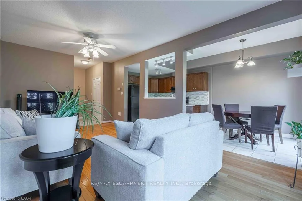 Photo 11 of Unit 26, 232 Stonehenge Drive, Hamilton, Meadowlands — HOMEH