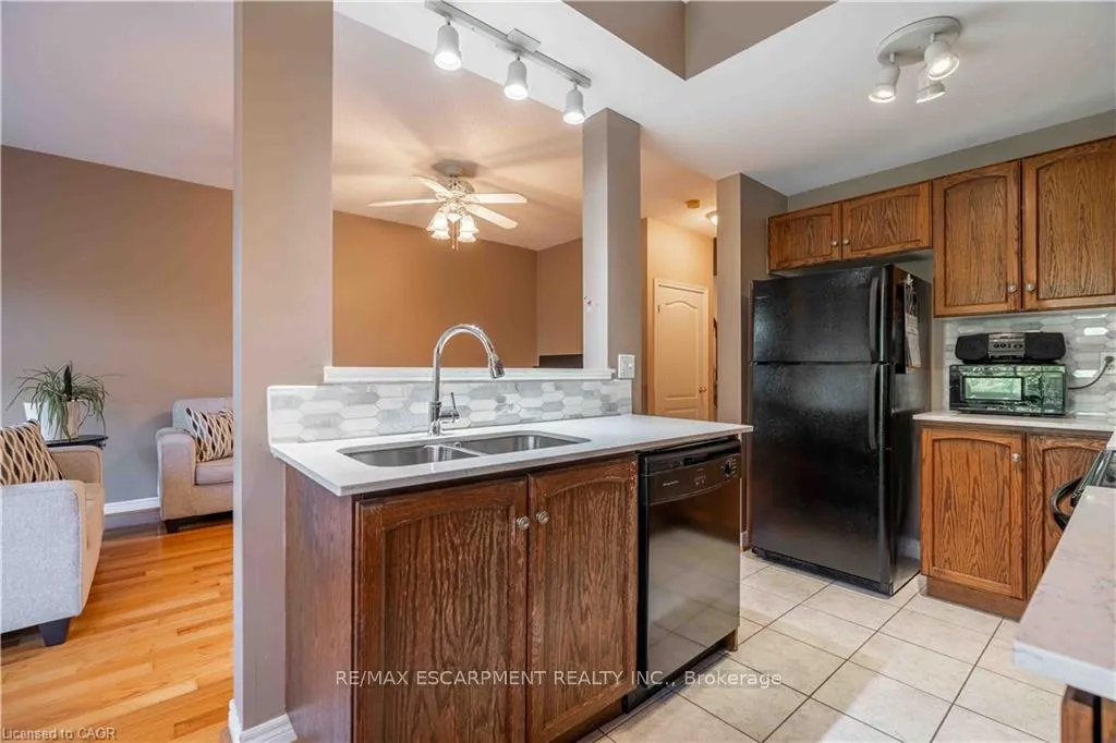 Photo 15 of Unit 26, 232 Stonehenge Drive, Hamilton, Meadowlands — HOMEH