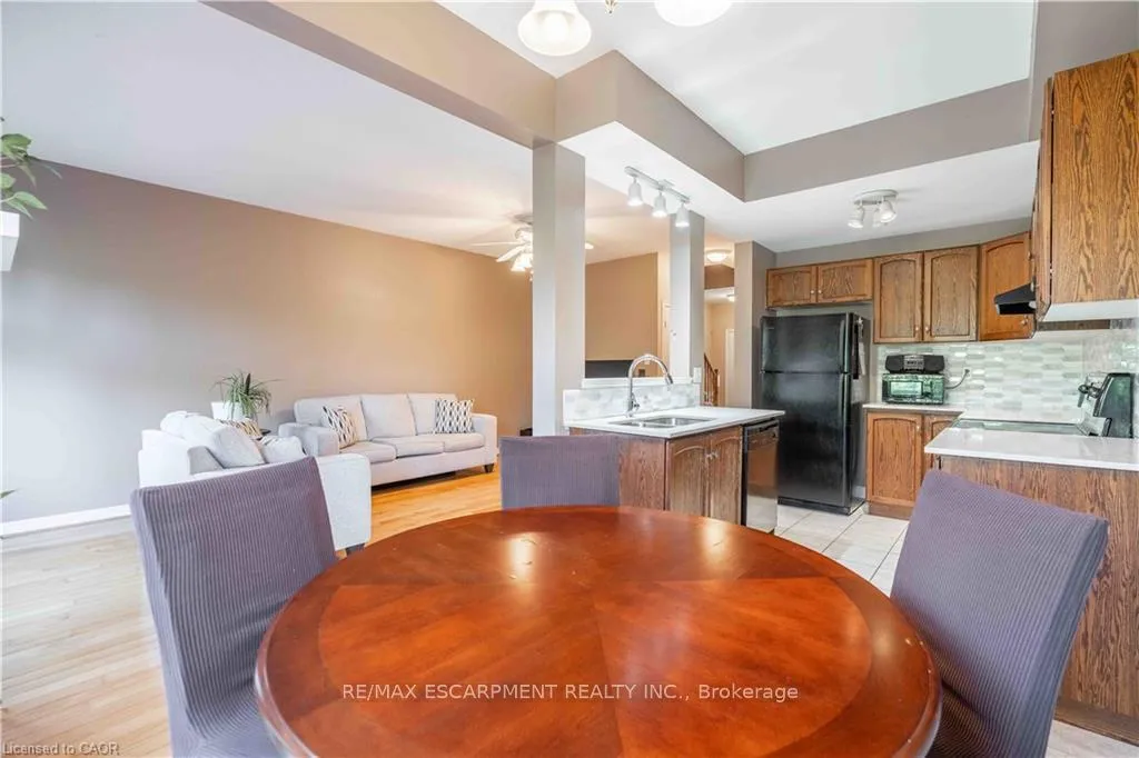 Photo 17 of Unit 26, 232 Stonehenge Drive, Hamilton, Meadowlands — HOMEH