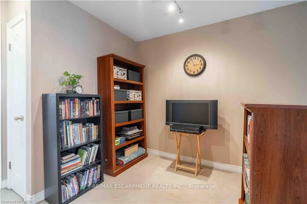 Photo 28 of Unit 26, 232 Stonehenge Drive, Hamilton, Meadowlands — HOMEH