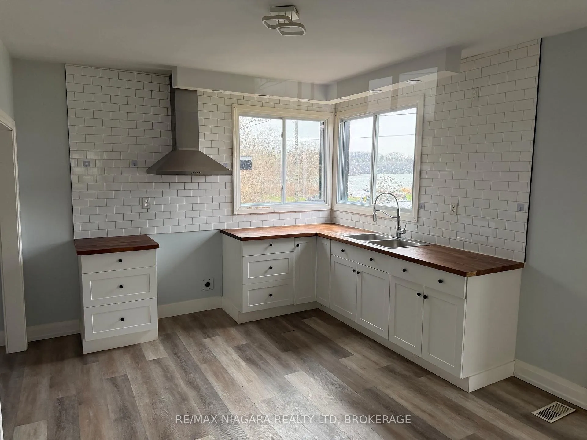 Photo 5 of 43 Marlatts Road, Thorold, Thorold Downtown — HOMEH