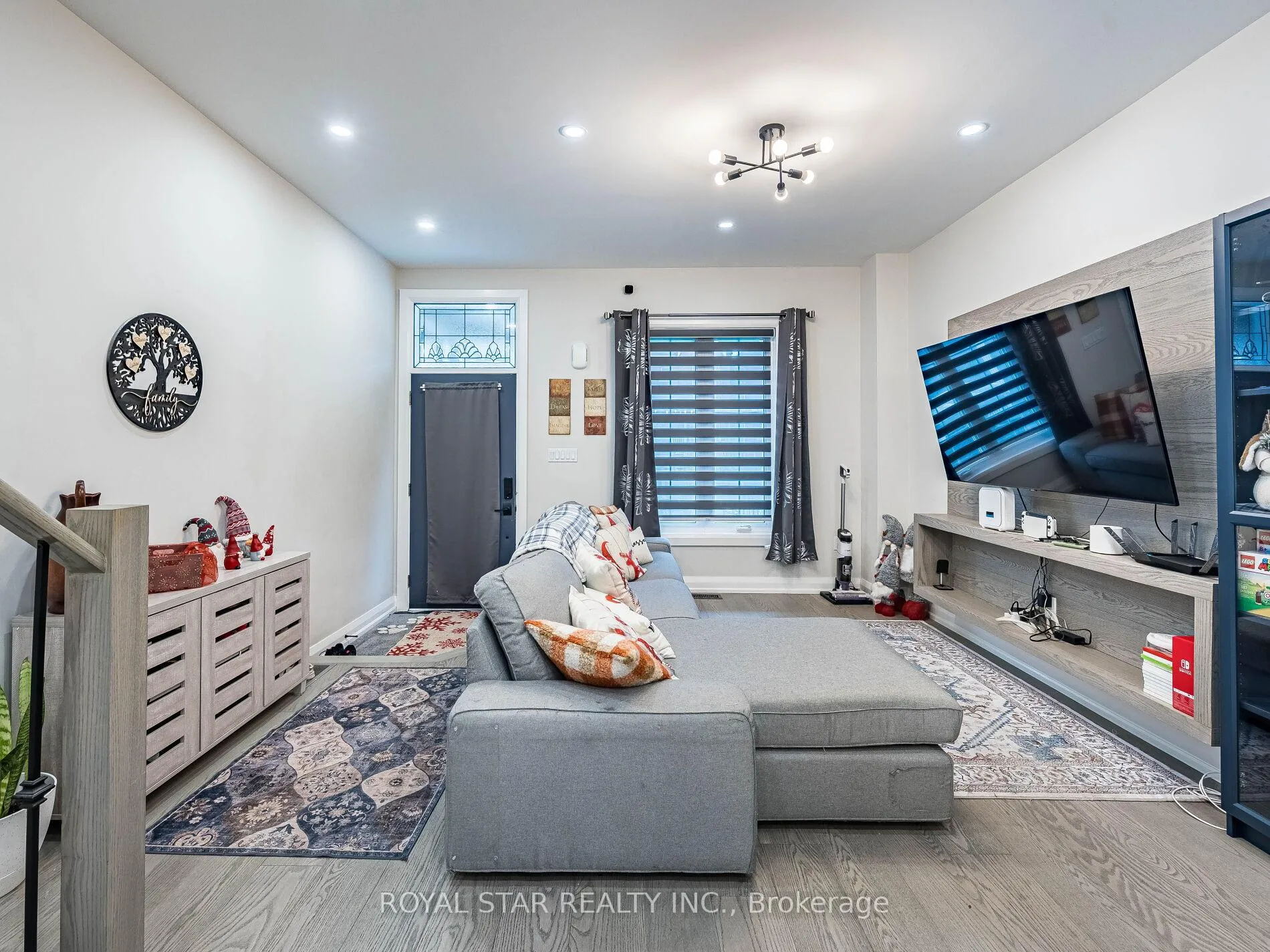 Photo 6 of 74 Montrose Avenue, Toronto, Trinity-Bellwoods — HOMEH