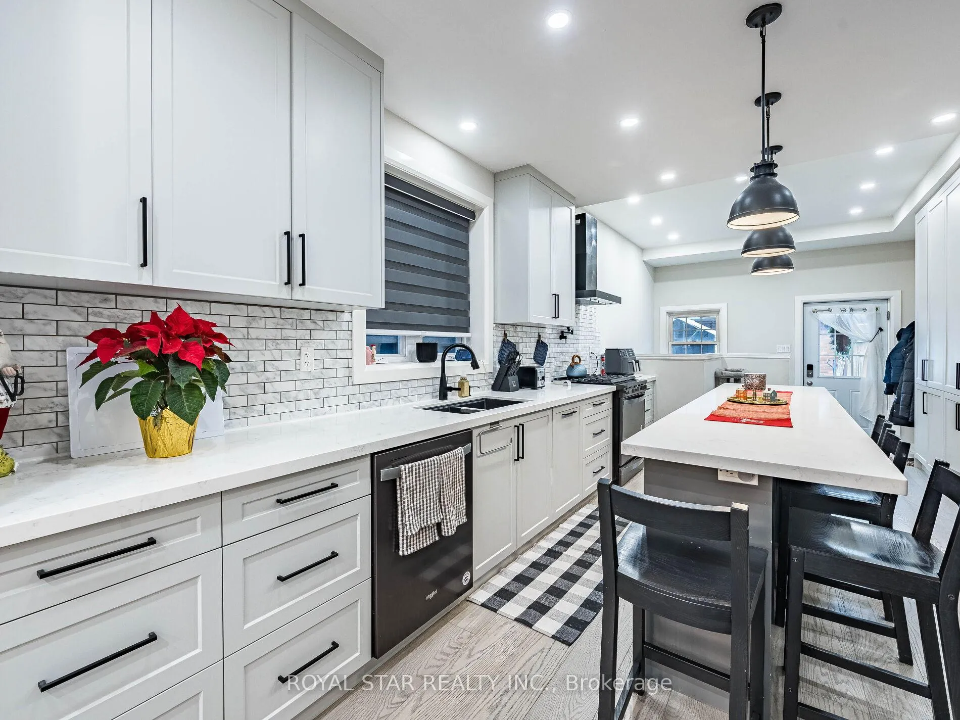 Photo 12 of 74 Montrose Avenue, Toronto, Trinity-Bellwoods — HOMEH