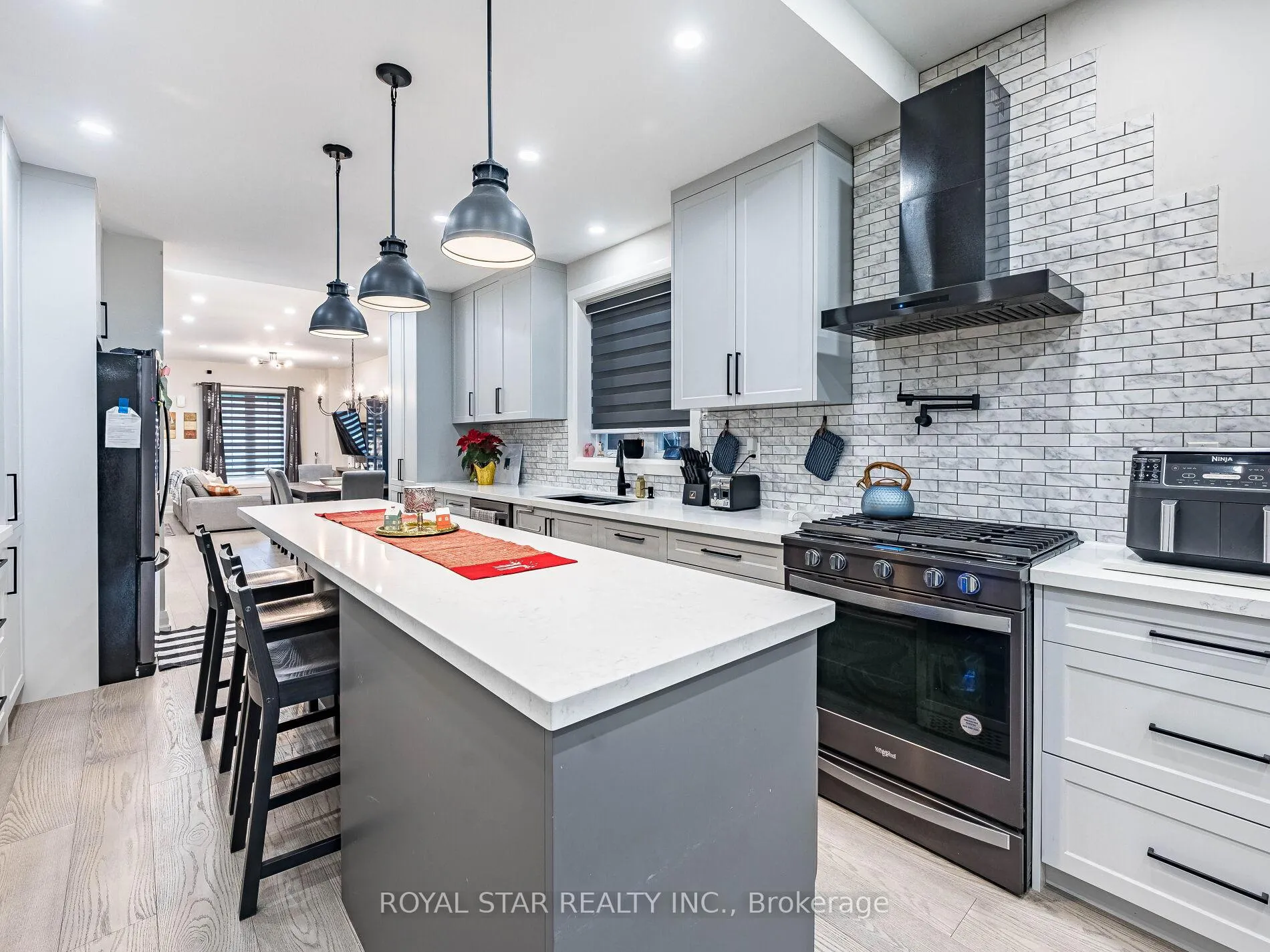 Photo 14 of 74 Montrose Avenue, Toronto, Trinity-Bellwoods — HOMEH