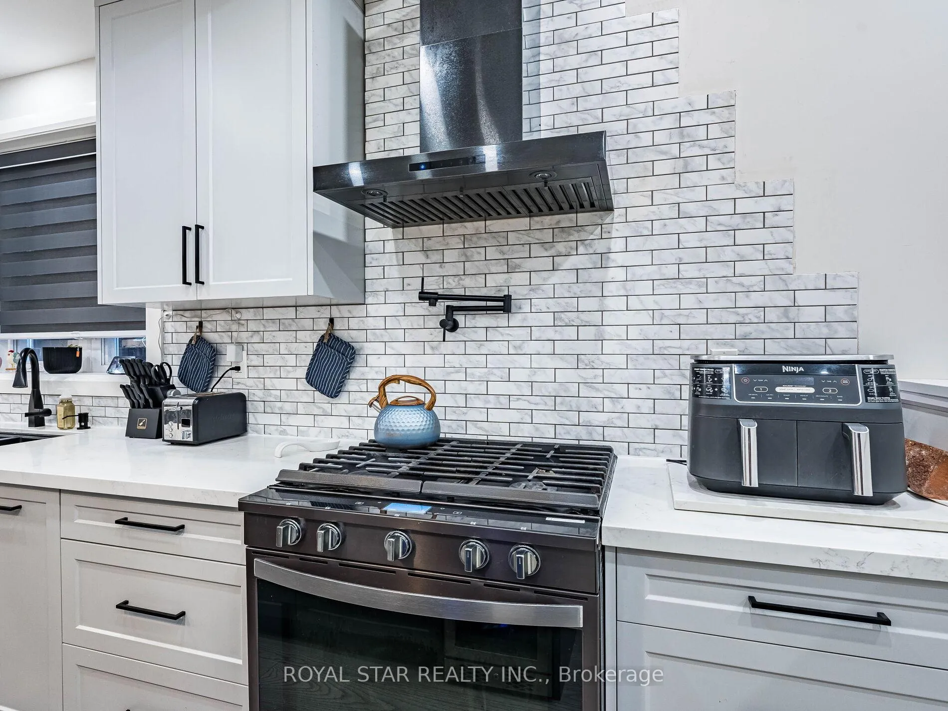 Photo 16 of 74 Montrose Avenue, Toronto, Trinity-Bellwoods — HOMEH