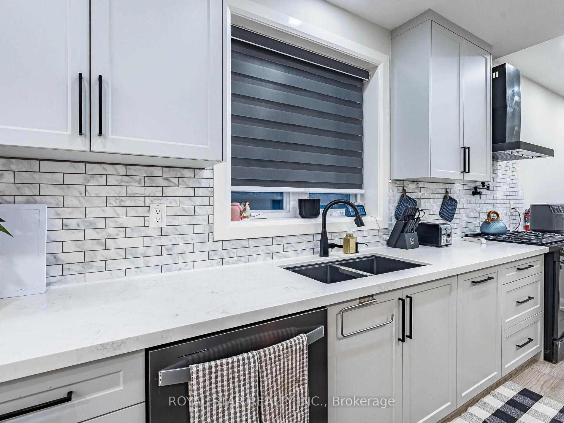 Photo 17 of 74 Montrose Avenue, Toronto, Trinity-Bellwoods — HOMEH