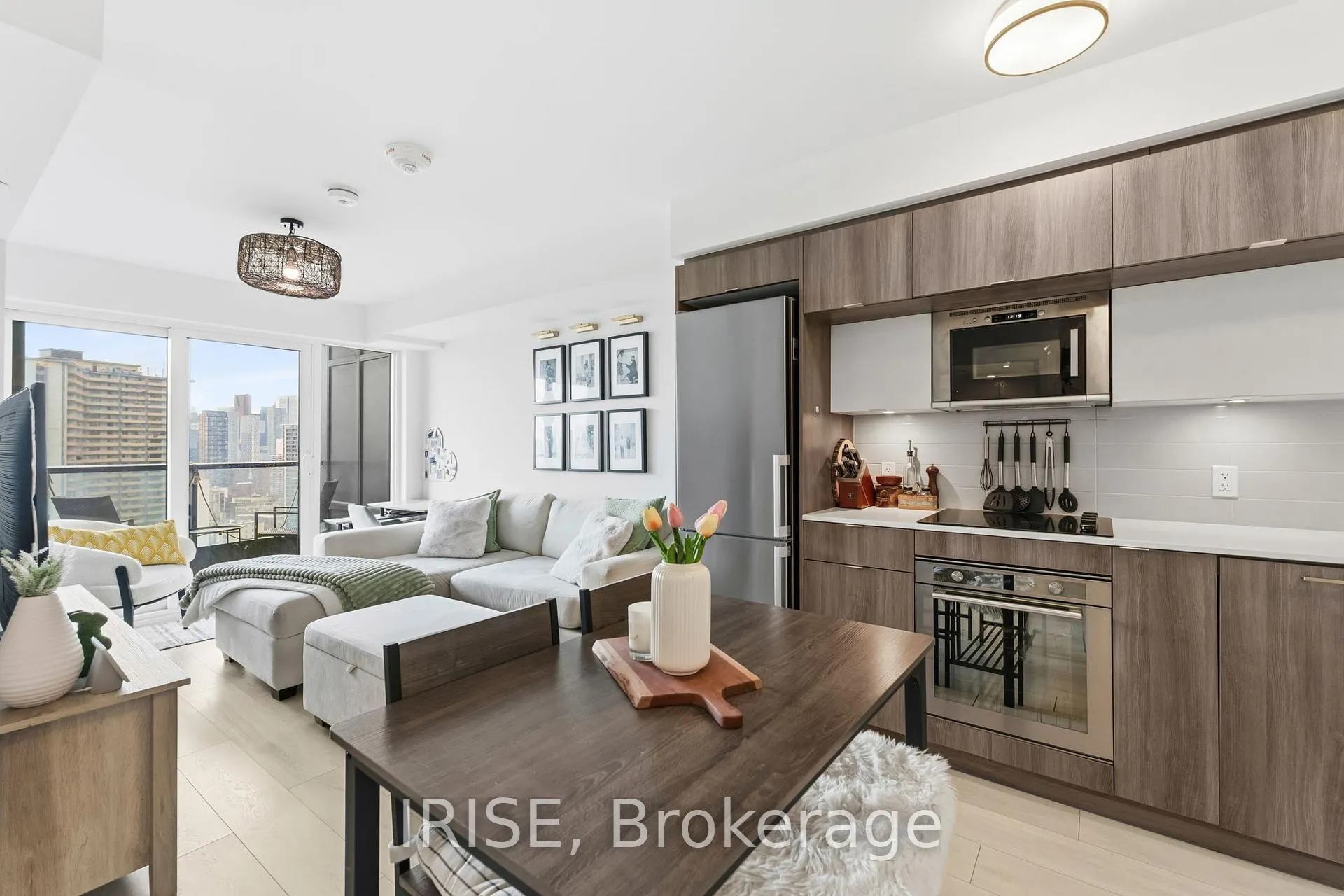 Photo 3 of Unit 2019, 585 Bloor St E, Toronto, North St. James Town — HOMEH