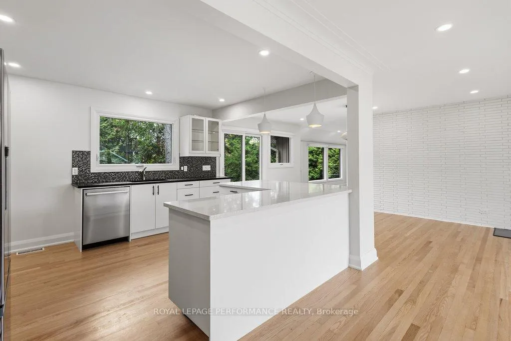 Photo 19 of 180 Roger Road, Ottawa, Faircrest Heights — HOMEH