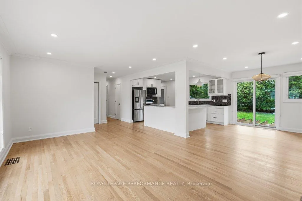 Photo 22 of 180 Roger Road, Ottawa, Faircrest Heights — HOMEH