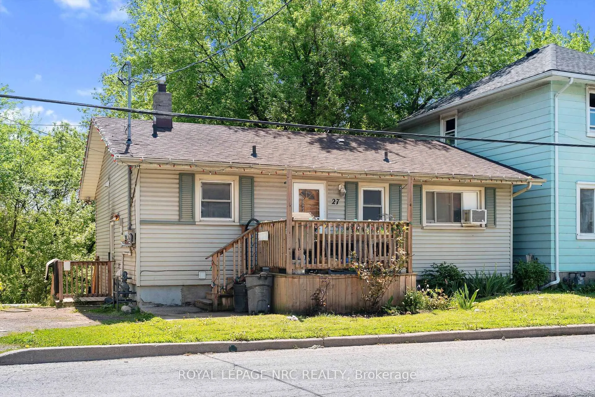 Photo 2 of 27 Gale Crescent, St. Catharines, E. Chester — HOMEH