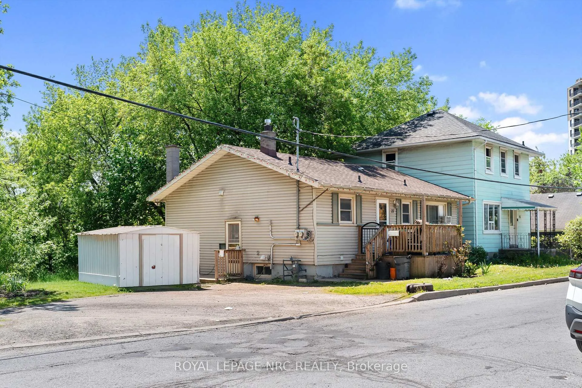 Photo 3 of 27 Gale Crescent, St. Catharines, E. Chester — HOMEH