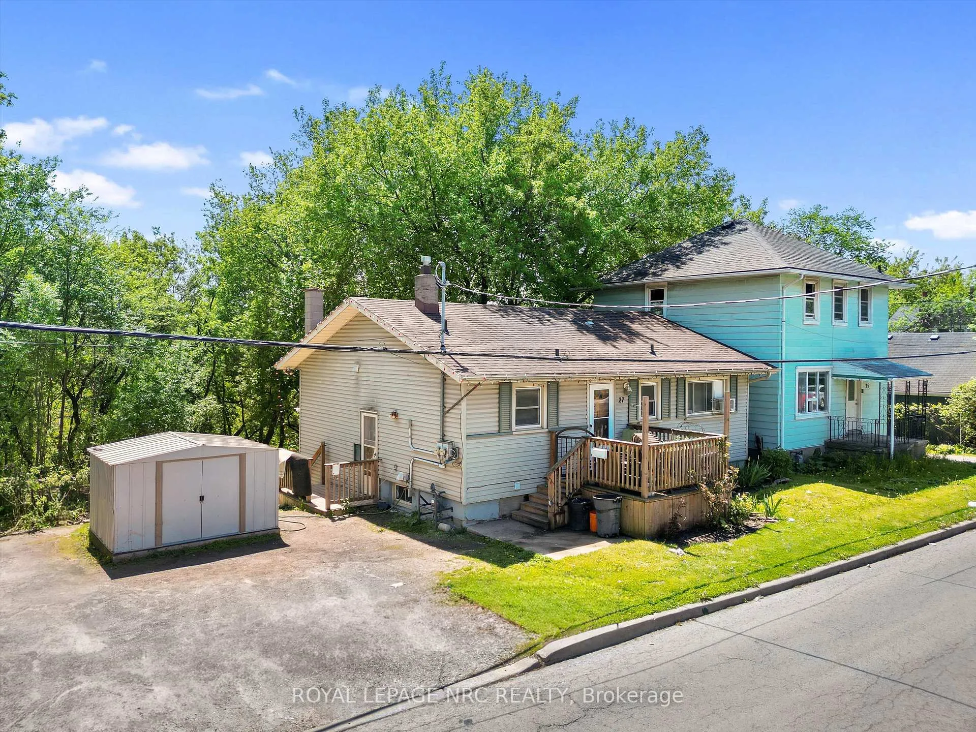 Photo 4 of 27 Gale Crescent, St. Catharines, E. Chester — HOMEH