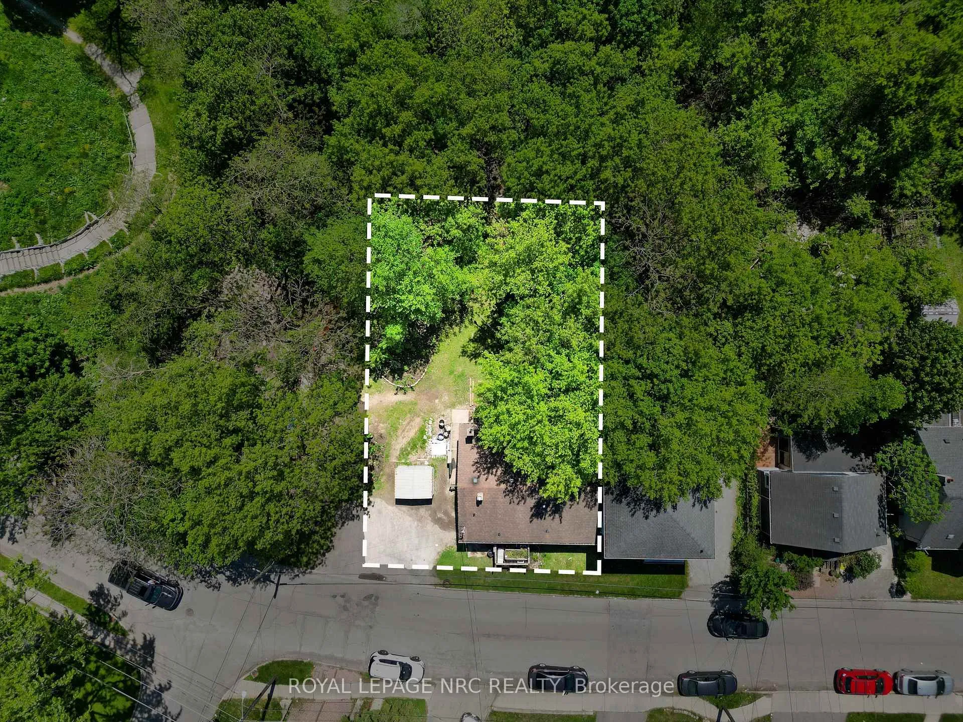 Photo 6 of 27 Gale Crescent, St. Catharines, E. Chester — HOMEH