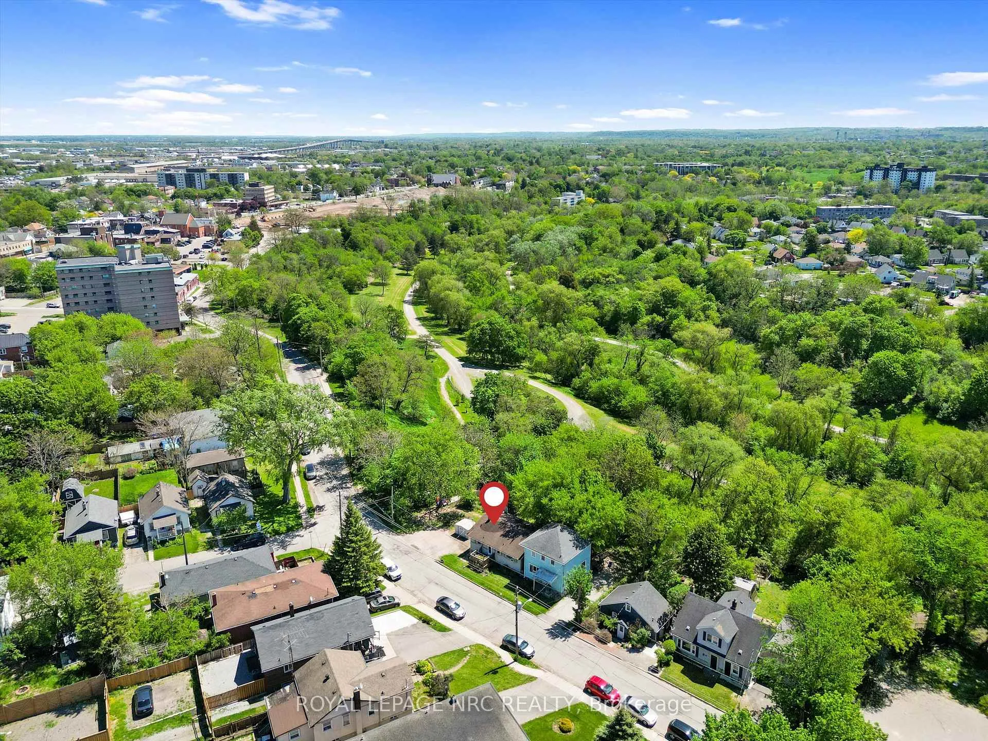 Photo 9 of 27 Gale Crescent, St. Catharines, E. Chester — HOMEH