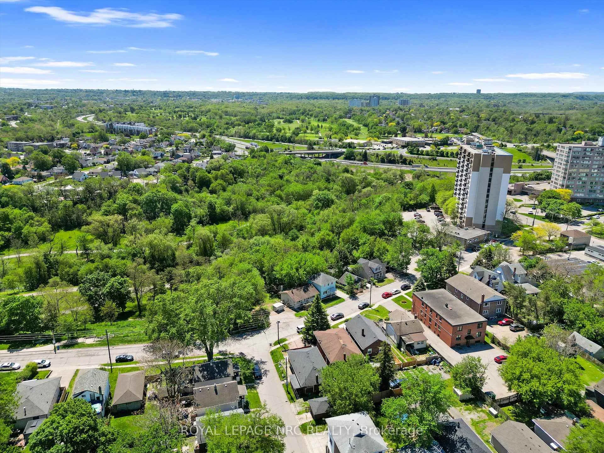 Photo 10 of 27 Gale Crescent, St. Catharines, E. Chester — HOMEH