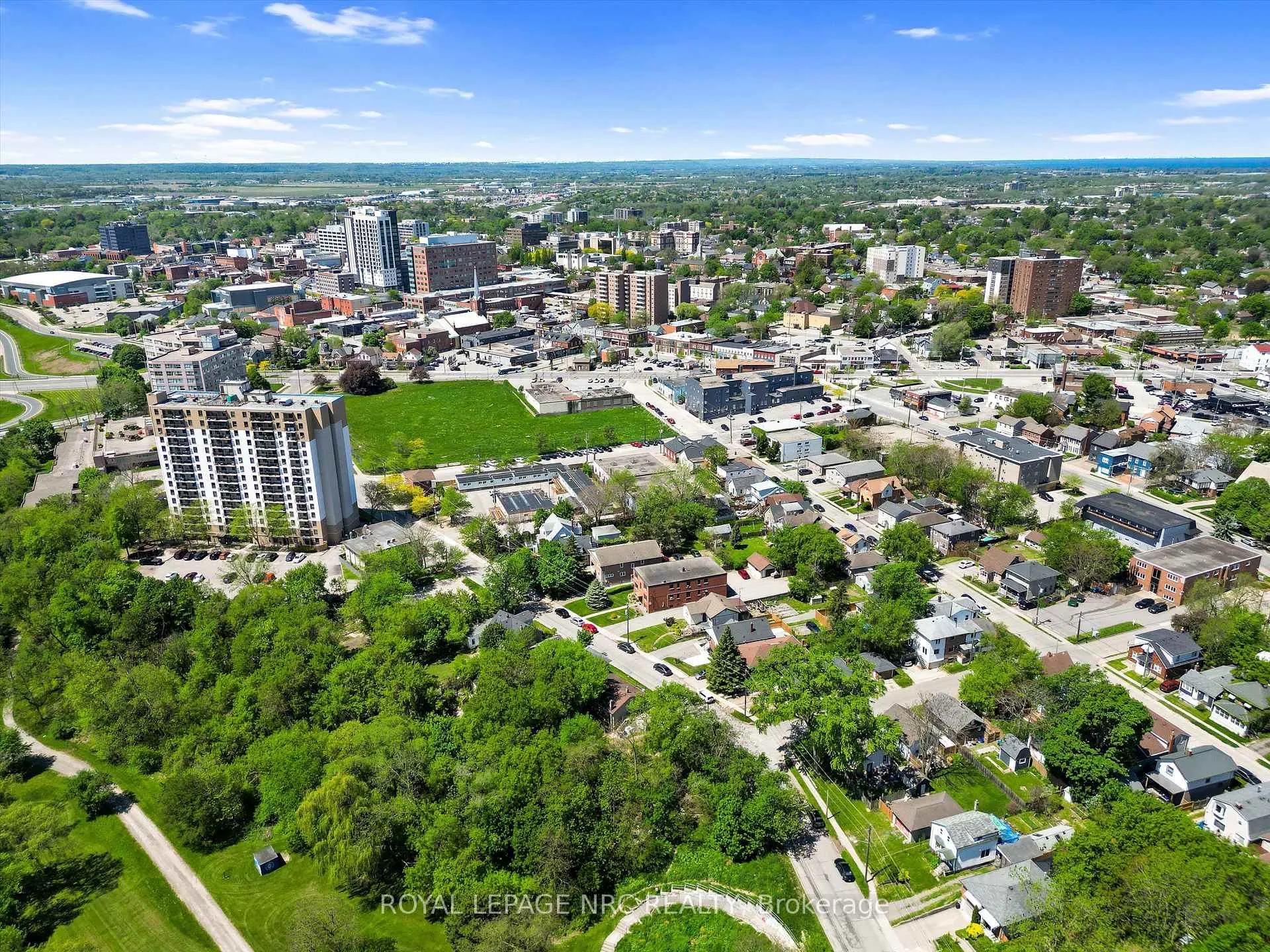 Photo 12 of 27 Gale Crescent, St. Catharines, E. Chester — HOMEH