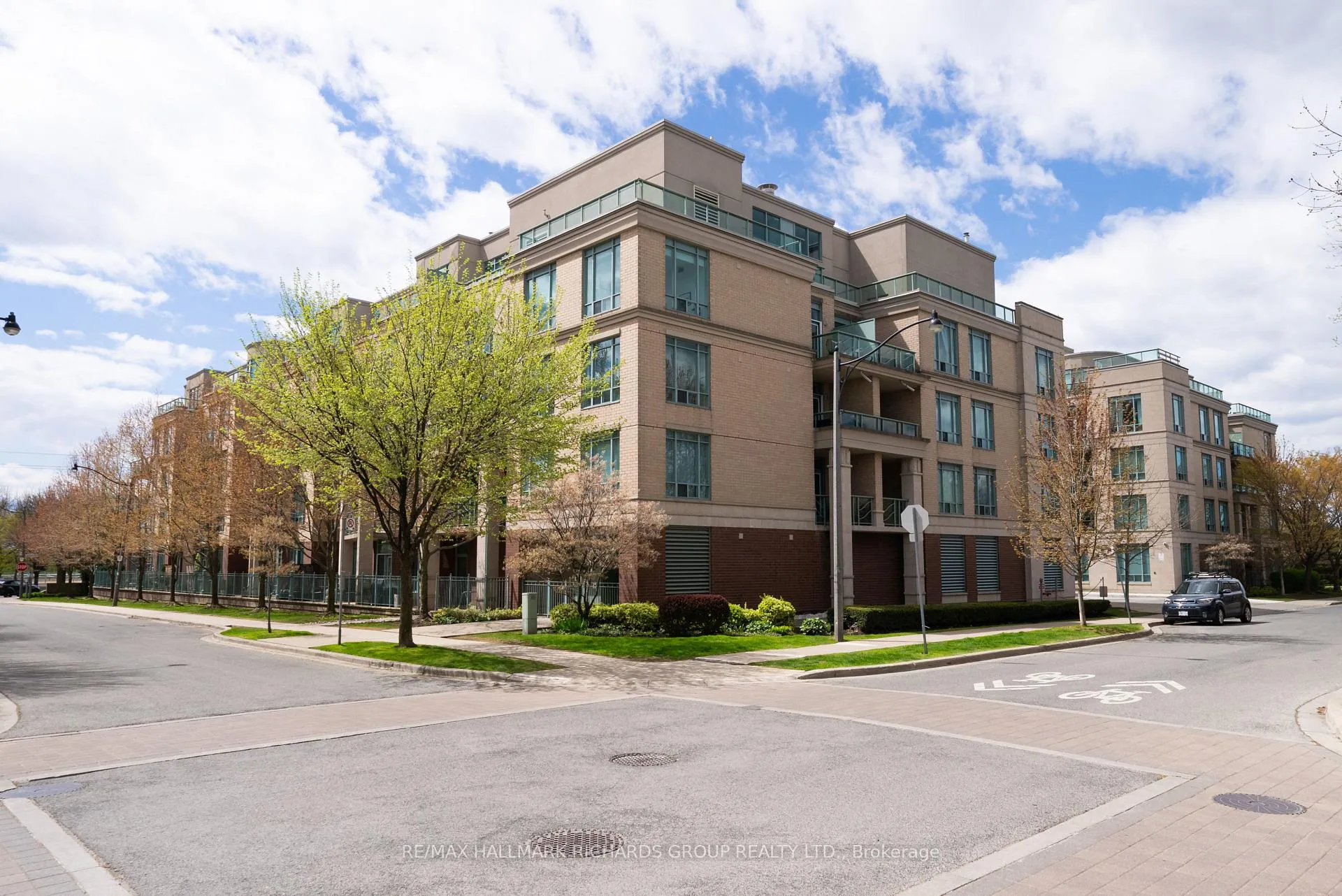Photo 1 of Unit 405, 9 Boardwalk Drive, Toronto, The Beaches — HOMEH
