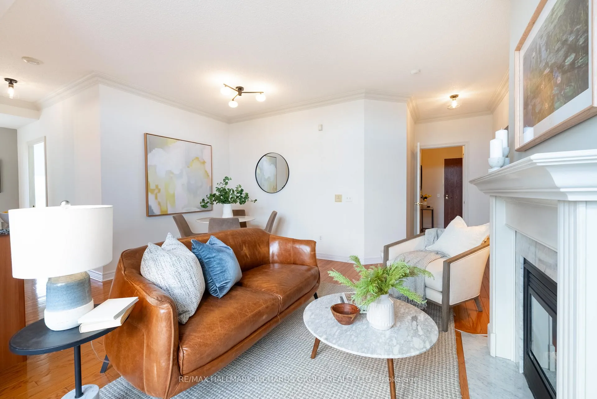 Photo 4 of Unit 405, 9 Boardwalk Drive, Toronto, The Beaches — HOMEH