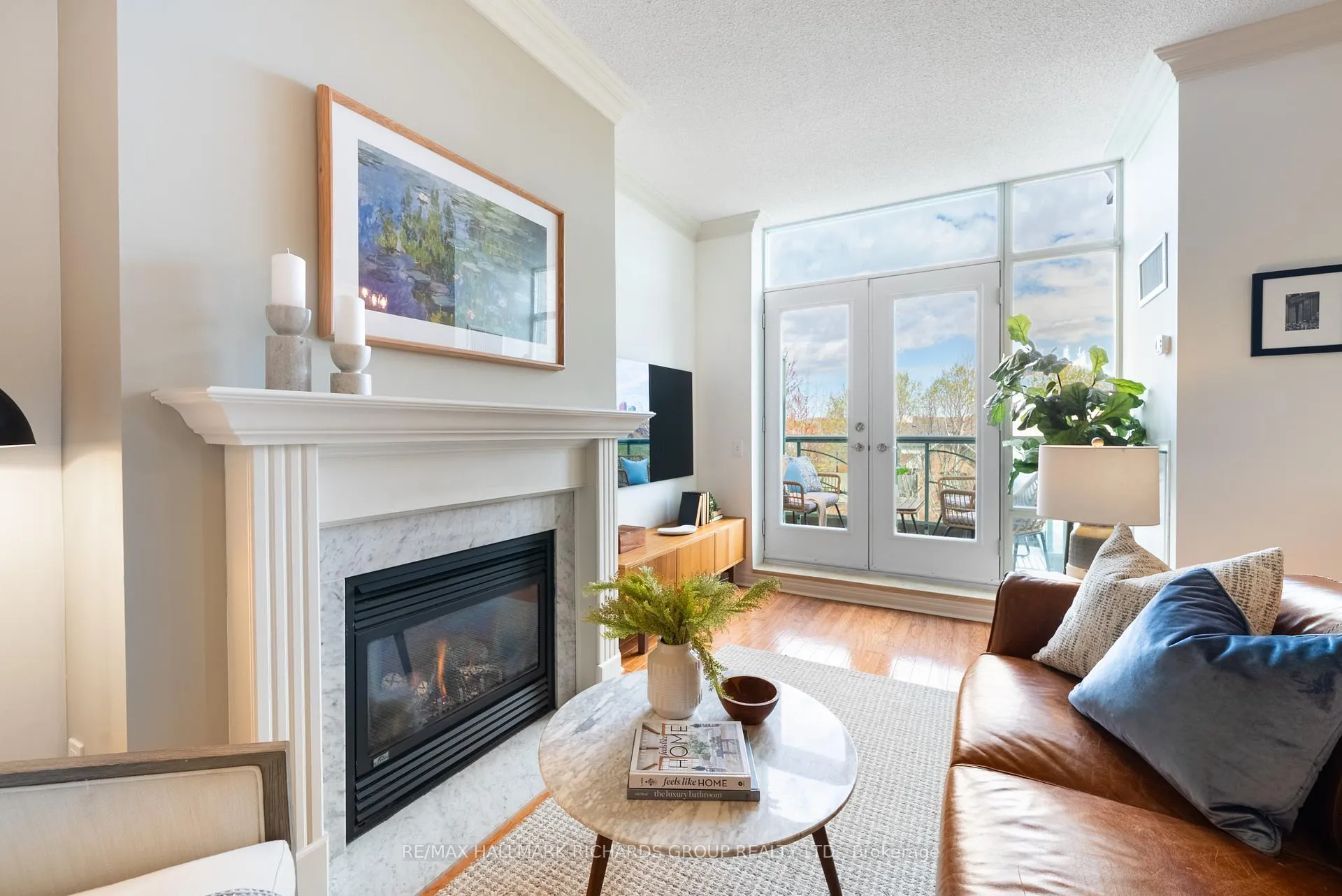 Photo 5 of Unit 405, 9 Boardwalk Drive, Toronto, The Beaches — HOMEH