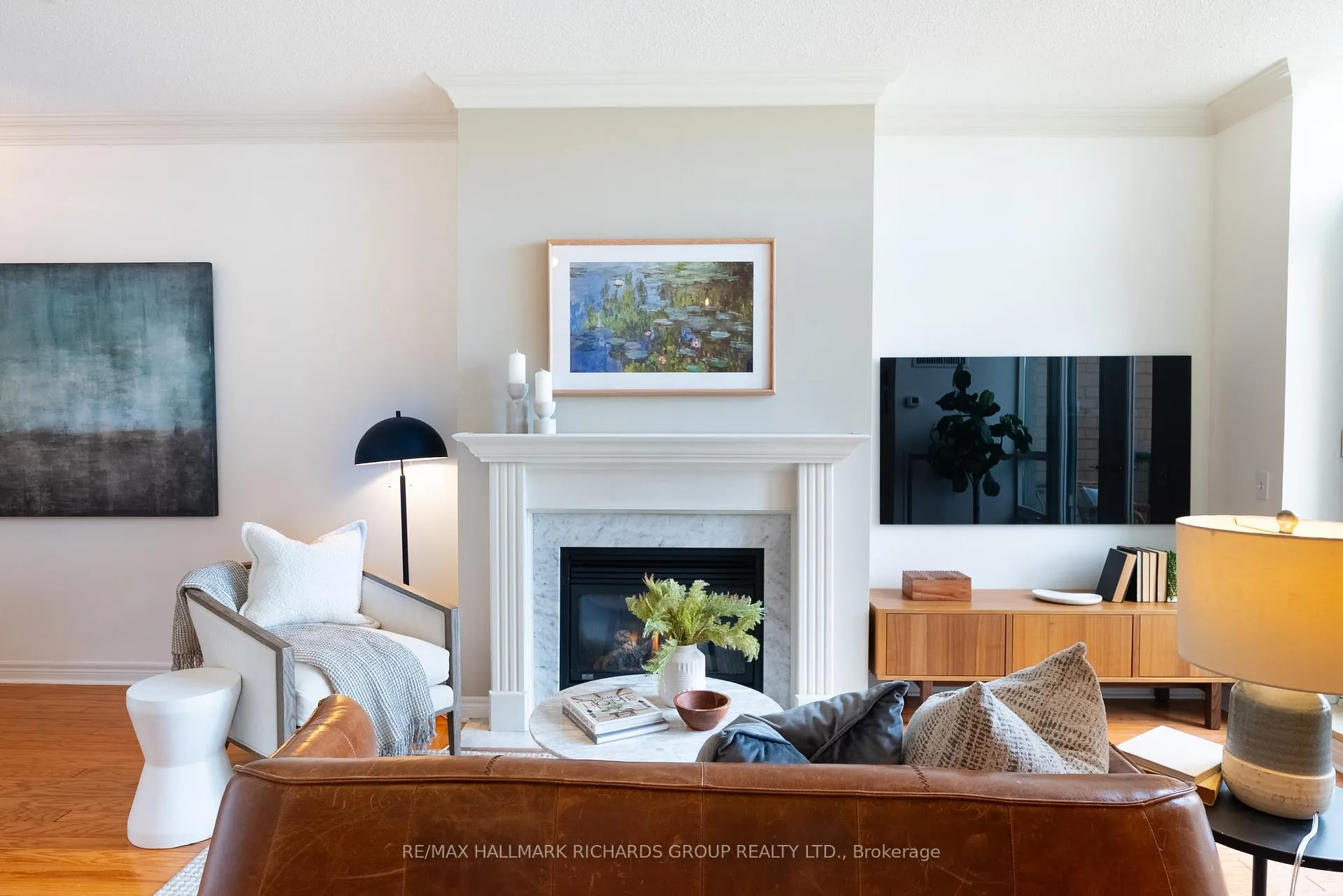 Photo 7 of Unit 405, 9 Boardwalk Drive, Toronto, The Beaches — HOMEH