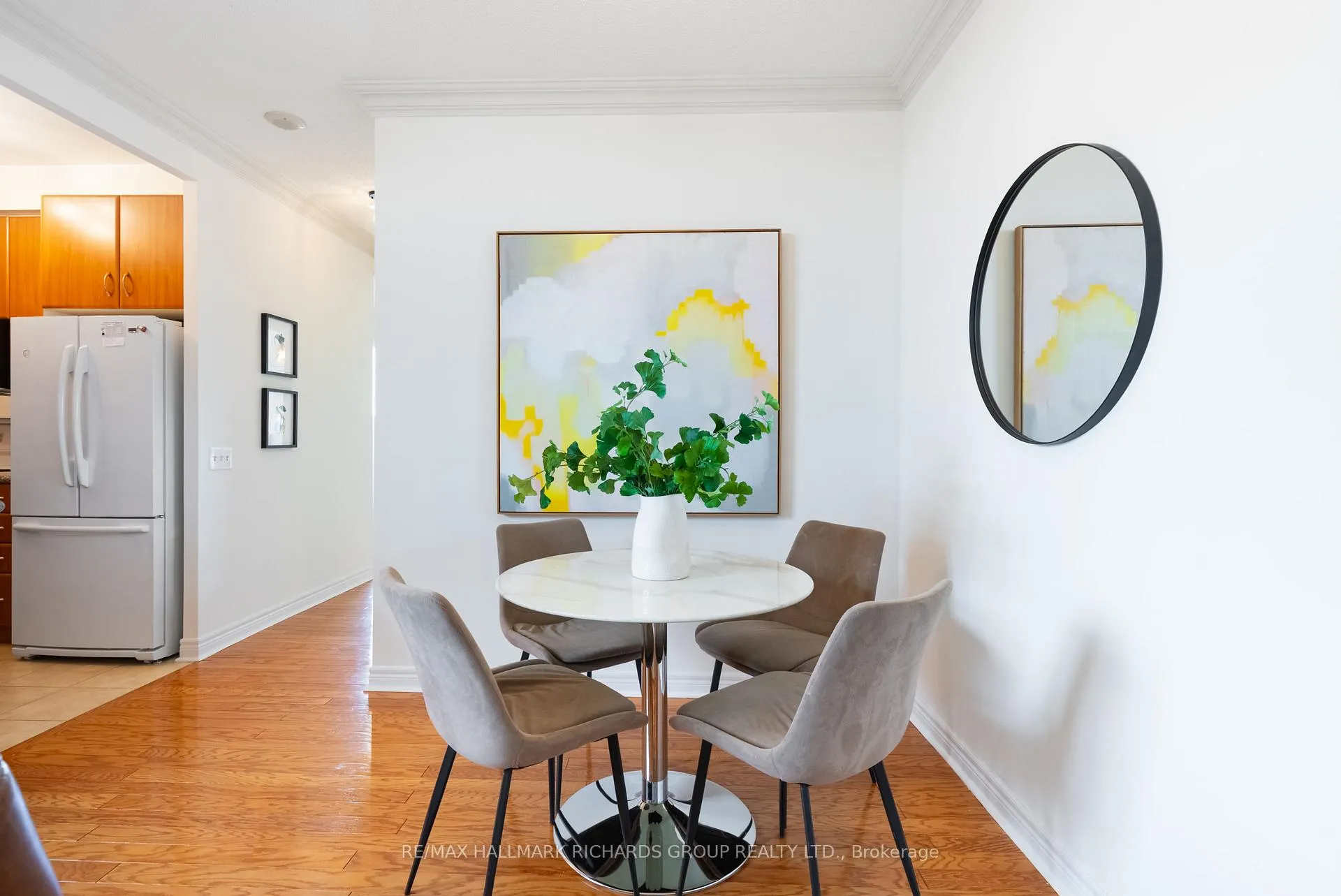 Photo 8 of Unit 405, 9 Boardwalk Drive, Toronto, The Beaches — HOMEH