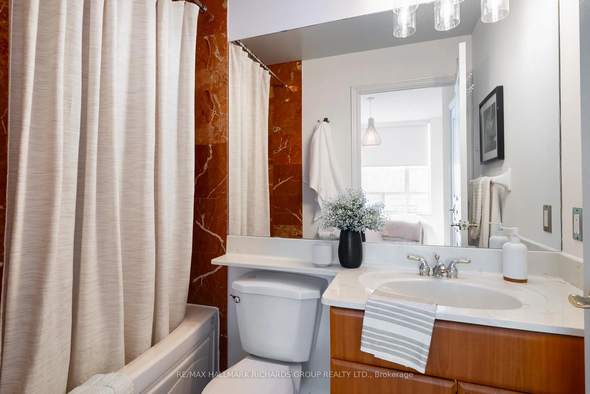 Photo 17 of Unit 405, 9 Boardwalk Drive, Toronto, The Beaches — HOMEH