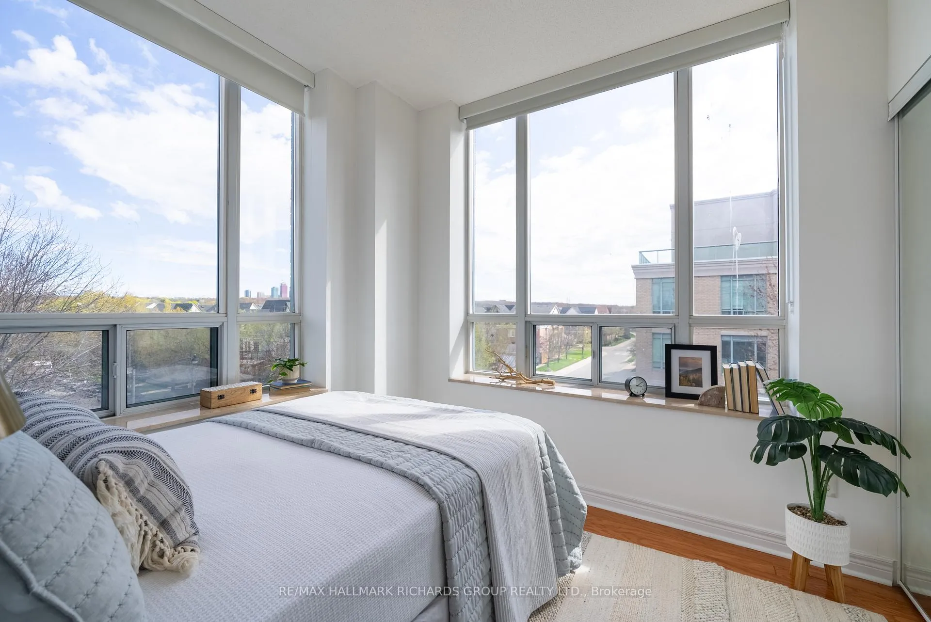 Photo 18 of Unit 405, 9 Boardwalk Drive, Toronto, The Beaches — HOMEH