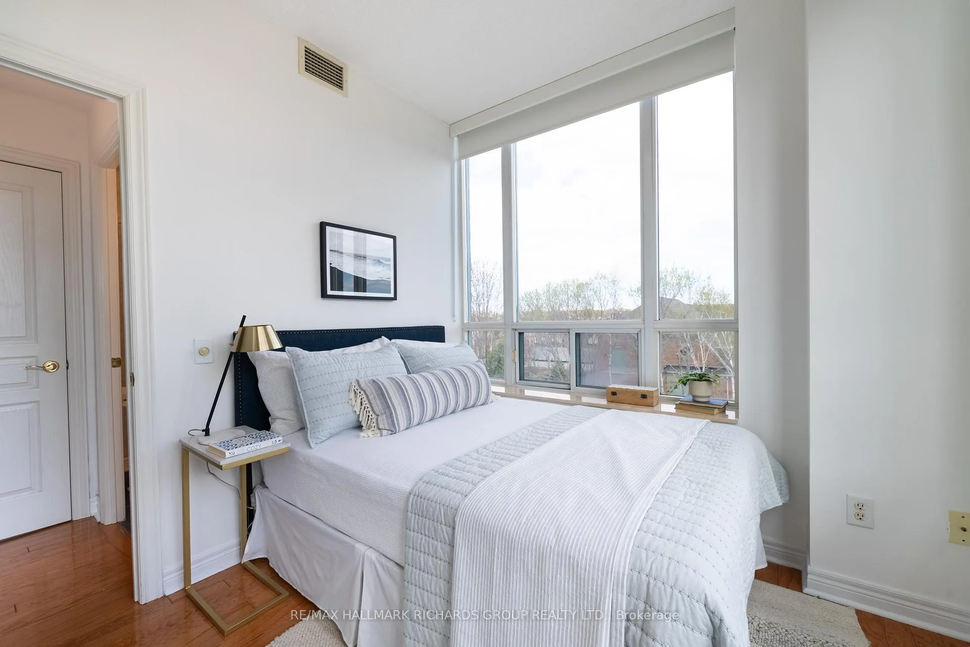 Photo 19 of Unit 405, 9 Boardwalk Drive, Toronto, The Beaches — HOMEH