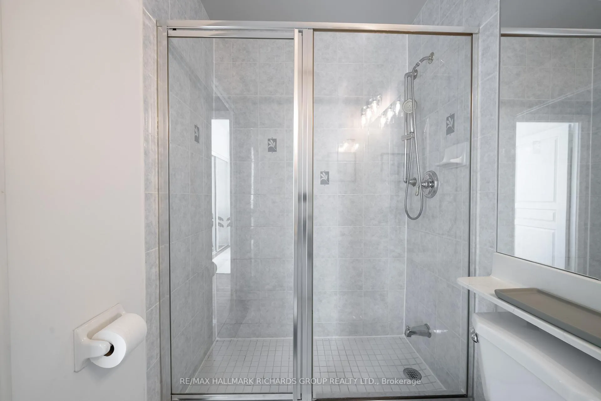 Photo 21 of Unit 405, 9 Boardwalk Drive, Toronto, The Beaches — HOMEH