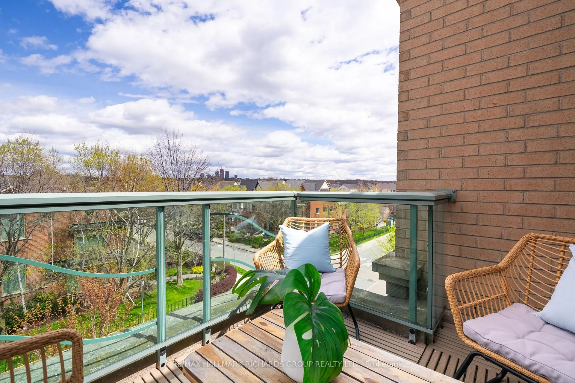 Photo 23 of Unit 405, 9 Boardwalk Drive, Toronto, The Beaches — HOMEH
