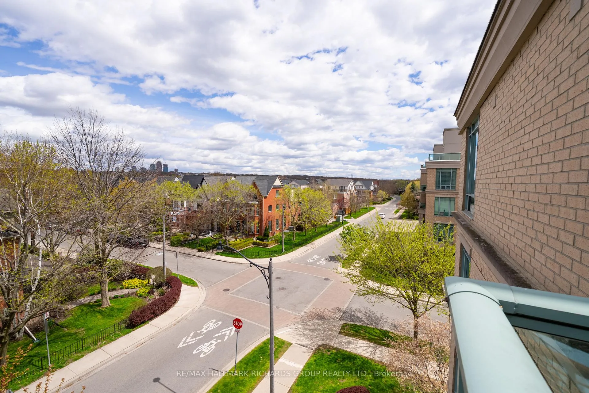 Photo 24 of Unit 405, 9 Boardwalk Drive, Toronto, The Beaches — HOMEH