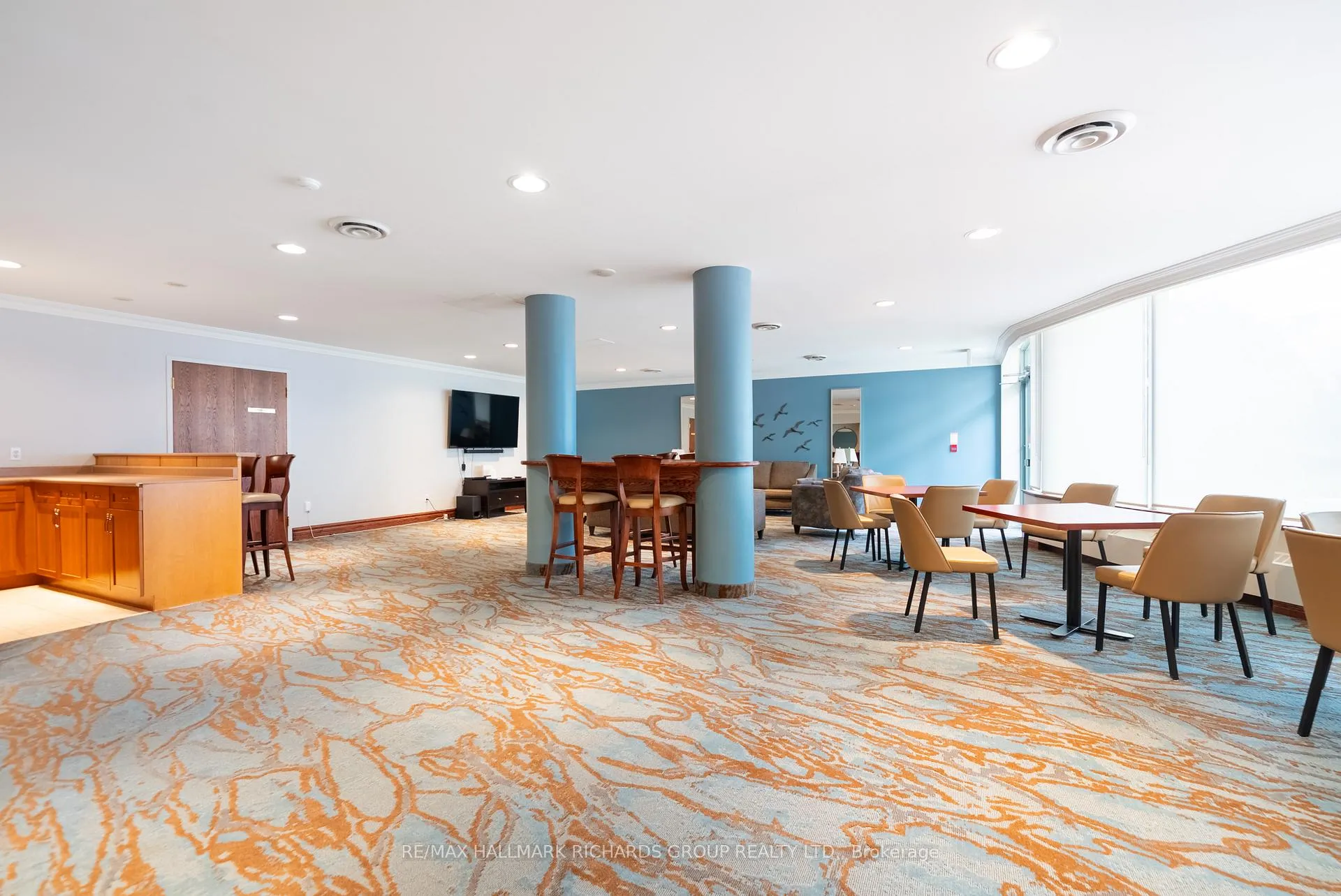Photo 25 of Unit 405, 9 Boardwalk Drive, Toronto, The Beaches — HOMEH