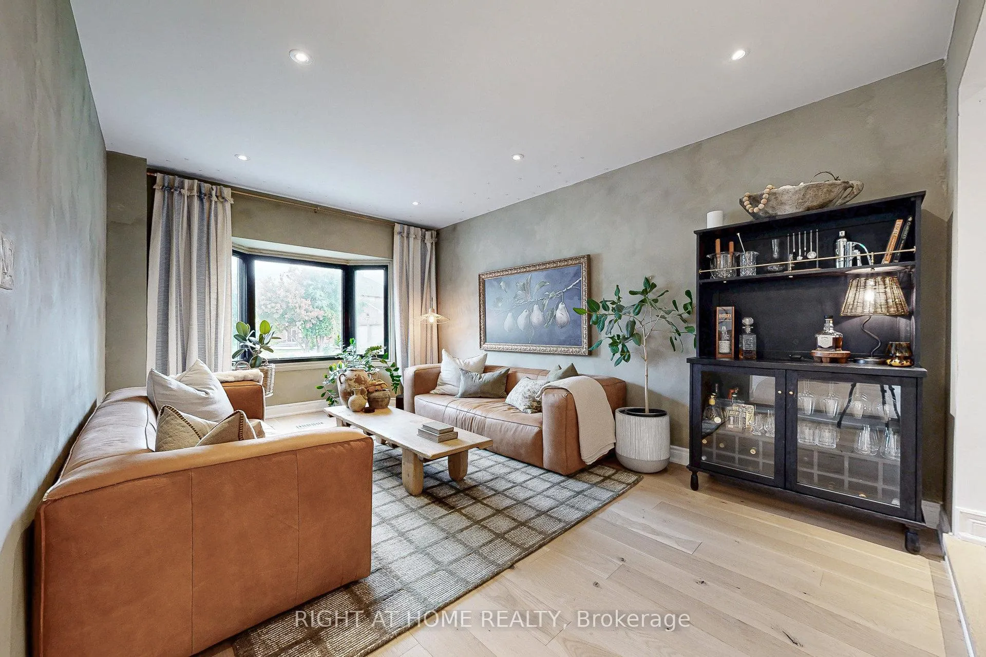 Photo 2 of 24 Cummings Court, Markham, Thornlea — HOMEH